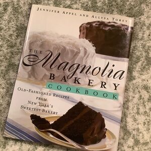 Magnolia Bakery Cookbook Dessert Reference Book Resale 128 pgs